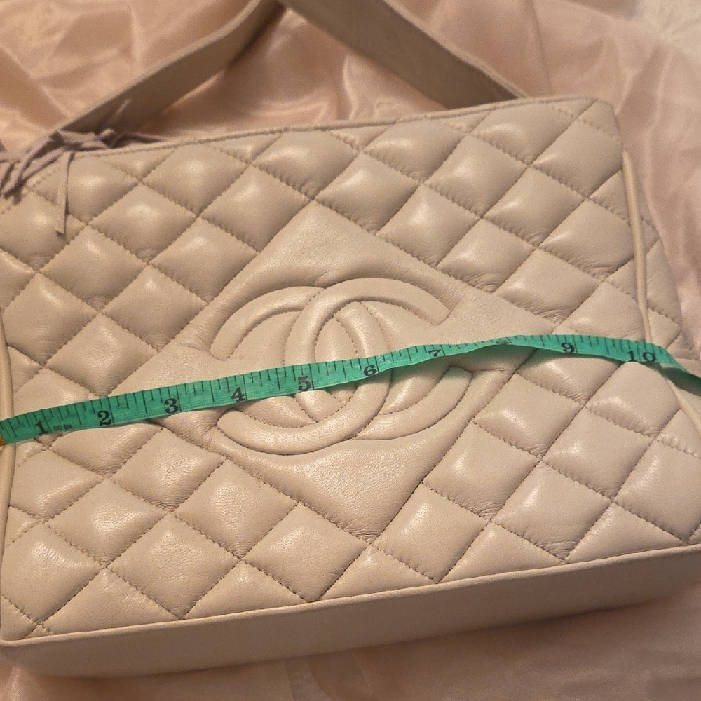 NWOT Chic Ivory Quilted Soft Genuine Leather Shoulder Bag - Picture 6 of 13